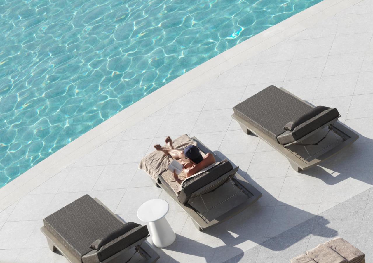 Nautilux Rethymno By Mage Hotels Extérieur photo A man sunbathing
