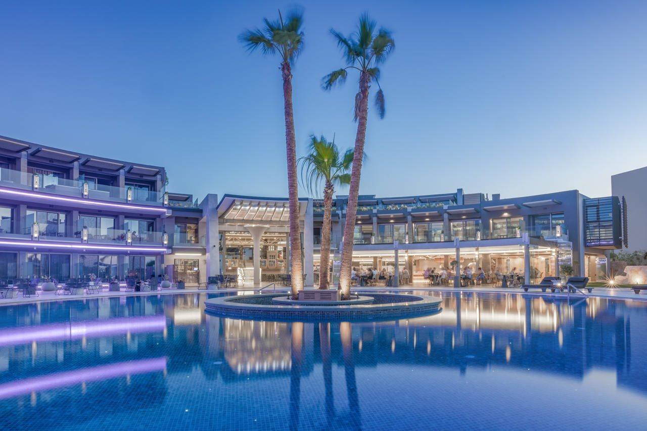 Nautilux Rethymno By Mage Hotels Extérieur photo The hotel at night