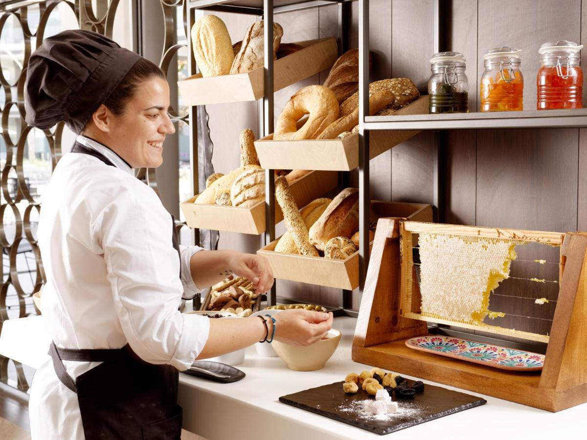 Nautilux Rethymno By Mage Hotels Extérieur photo A pastry chef at work