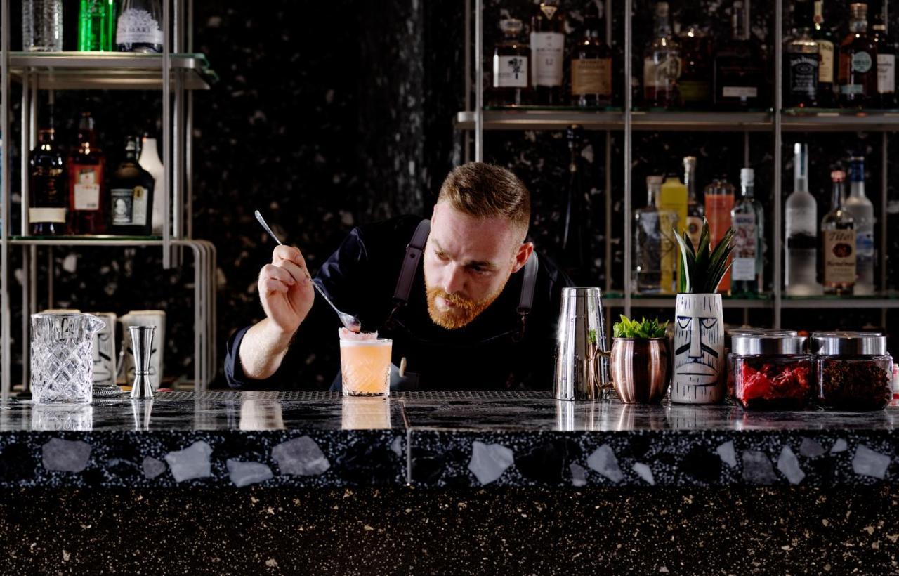 Nautilux Rethymno By Mage Hotels Extérieur photo A bartender at work